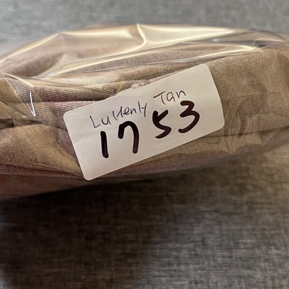 Lululemon Henley Pullover Stretch long Sleeve Shirt - Men's Size XL - Tan - Picture 8 of 8